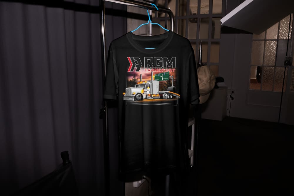 Graphic T-Shirt Model 4
